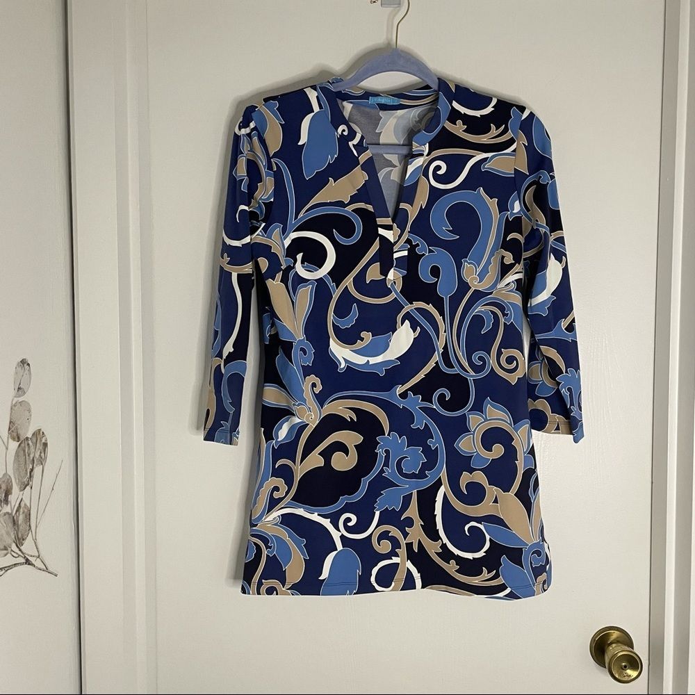 J. McLaughlin stretch knit 3/4 sleeve blouse, navy, blue and tan swirl, S